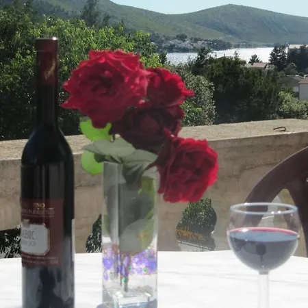 Stari Sibenik Guest house Grebastica
